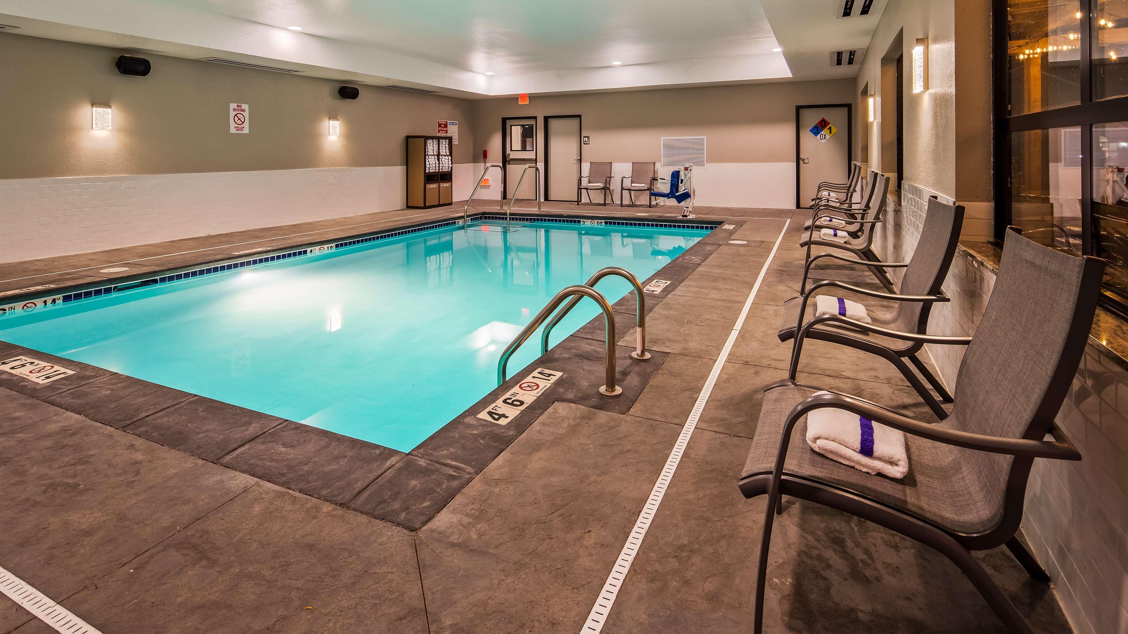 Best Western Plus Okotoks Inn & Suites Eksteriør bilde