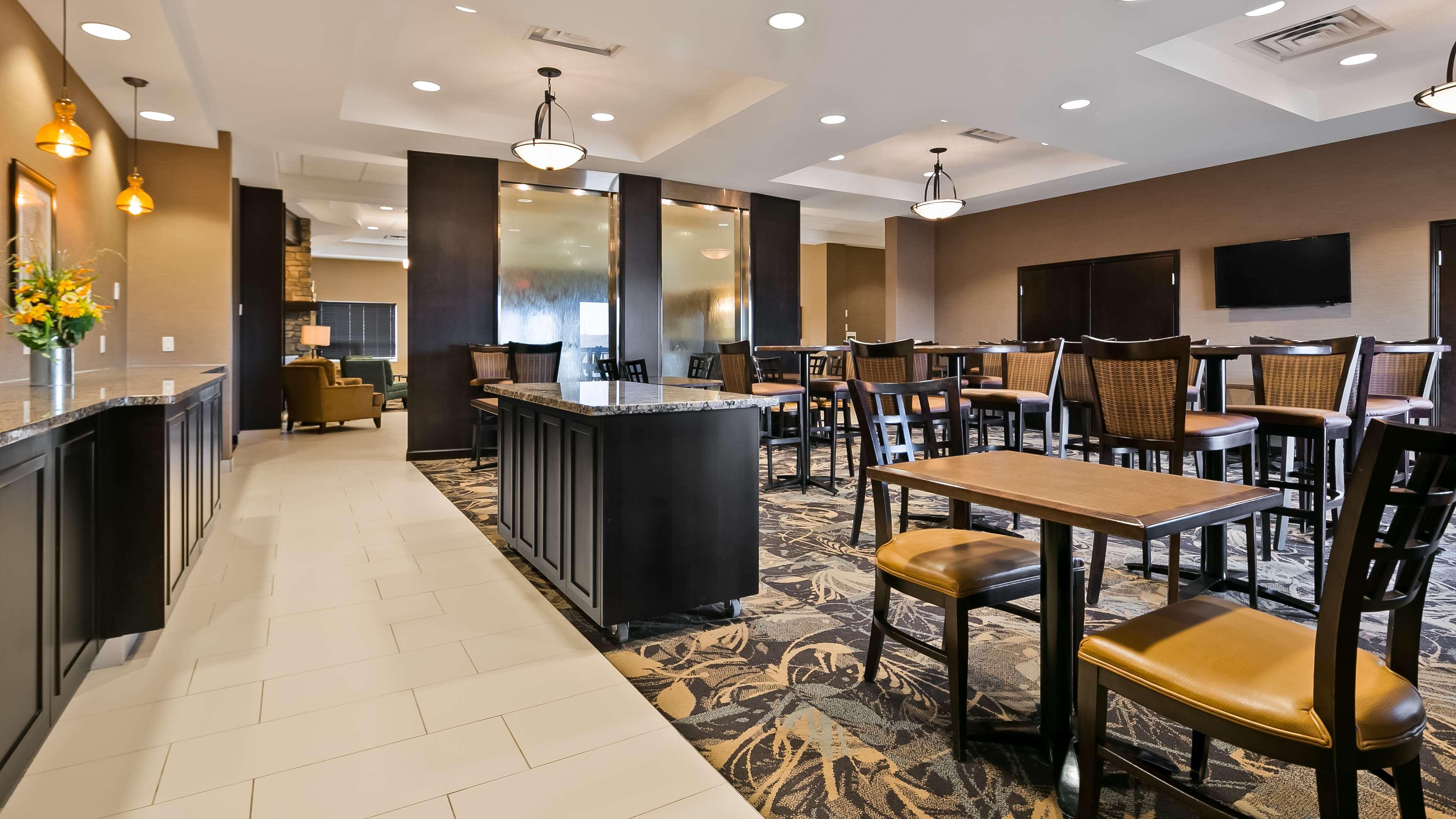 Best Western Plus Okotoks Inn & Suites Eksteriør bilde